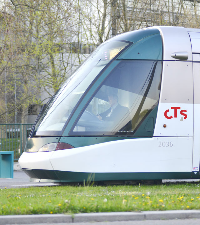 Tramway de la CTS Strasbourg roule