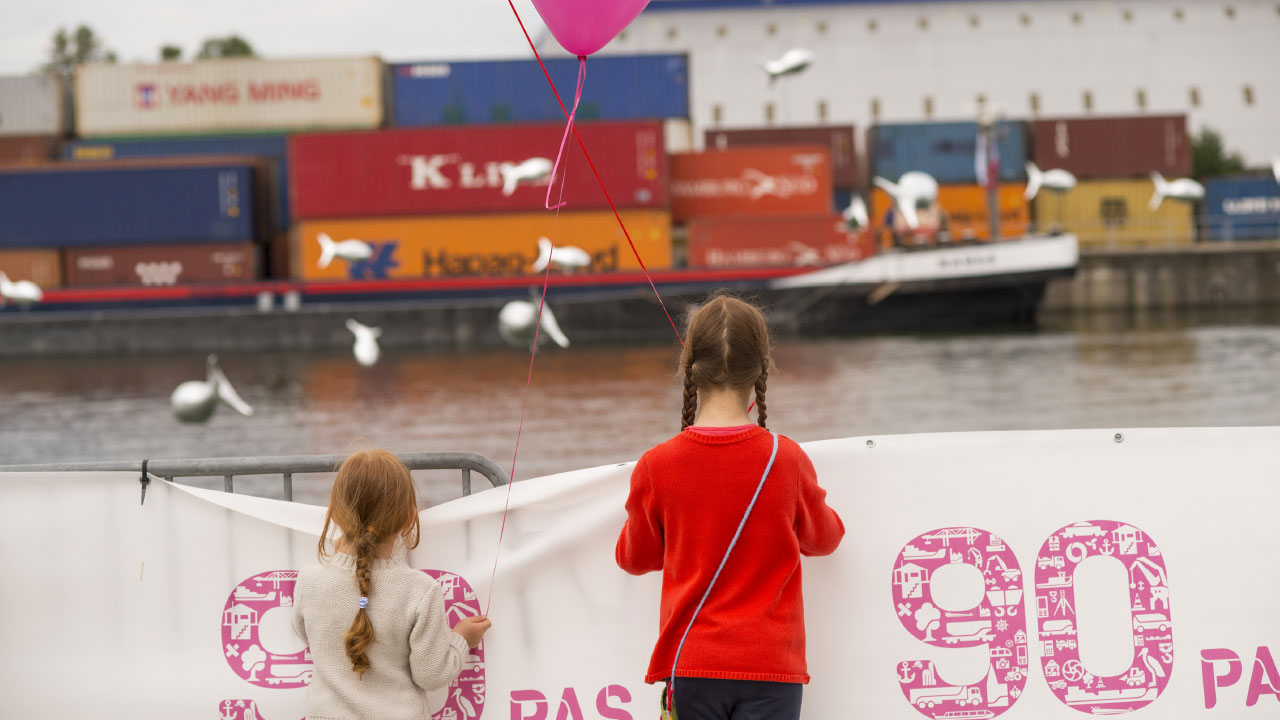 fillettes sur les quais du Port Autonome de Strasbourg