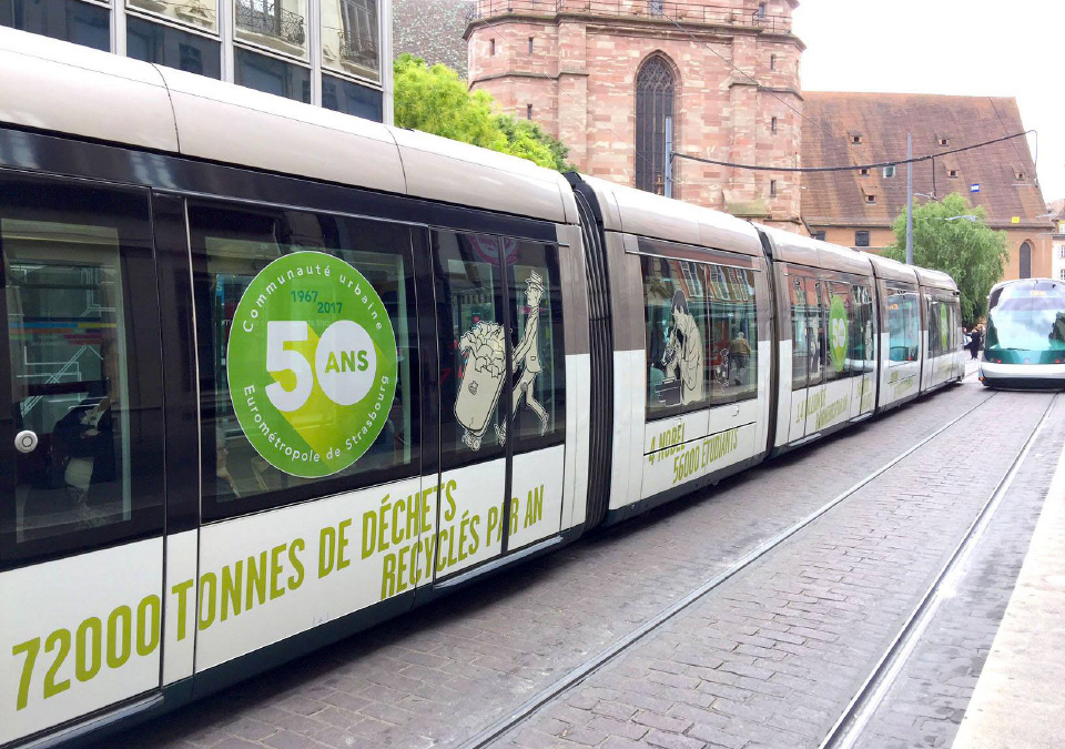 photo macaron 50 sur un tramway à Strasbourg