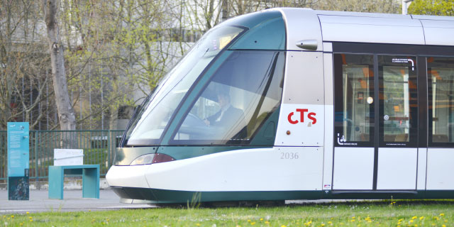 Tramway de la CTS Strasbourg roule